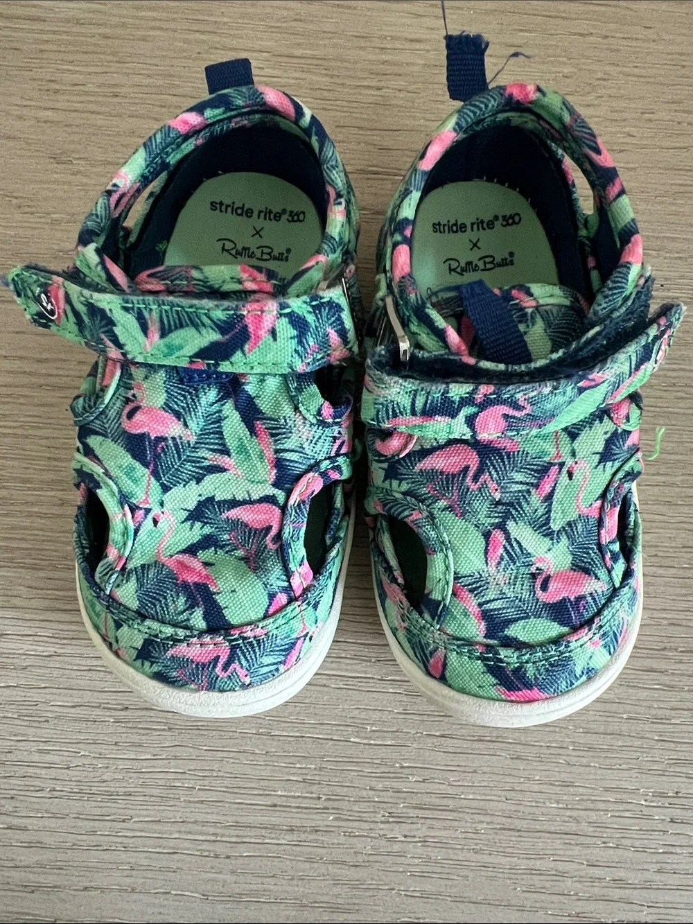 Stride Rite toddler 360 wave water sandals size 6 green with pink flamingos